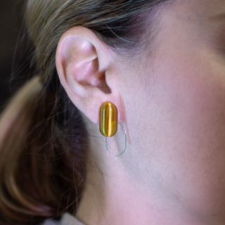 🟠OVÁLEK BOA Jemný oválný tvar náušnic Boa se harmonicky odráží v linii zakomponovaného řetízku, který prochází skrz...